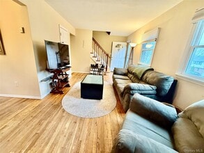 22 Van Wicklen Ct in Northport, NY - Building Photo - Building Photo