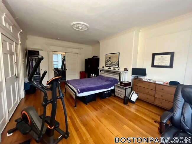 917 Beacon St in Boston, MA - Building Photo - Building Photo