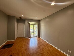 2540 Hillsboro Blvd in Aurora, IL - Building Photo - Building Photo