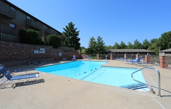 Stadium Apartments in Columbia, MO - Building Photo - Building Photo