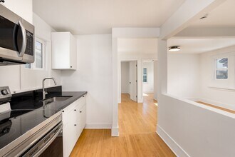 126 Franklin Ct in Glendale, CA - Foto de edificio - Building Photo