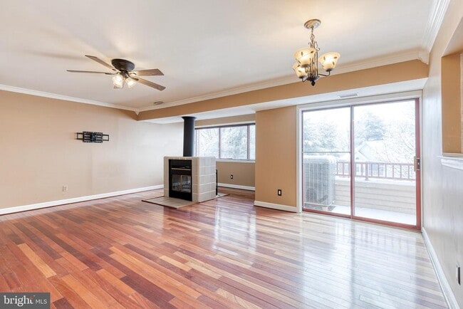 8008 Valley Manor Rd