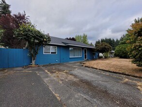 822 NE 189th St in Shoreline, WA - Building Photo - Building Photo