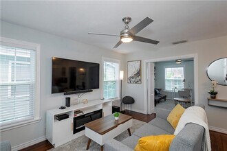 1325 Ray Dr, Unit 103 in Corpus Christi, TX - Building Photo - Building Photo