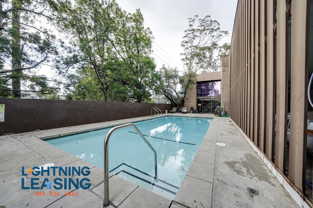 3947 Los Feliz Blvd in Los Angeles, CA - Building Photo