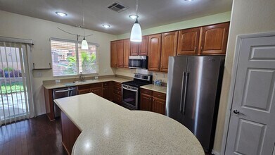 9267 Grassy Weep Ct in Las Vegas, NV - Building Photo - Building Photo