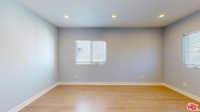 146 1/2 Rosemont Ave in Los Angeles, CA - Foto de edificio - Building Photo