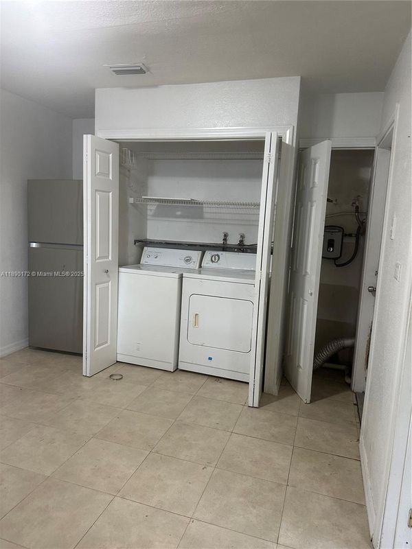 7820 NW 175th St in Hialeah, FL - Building Photo - Building Photo