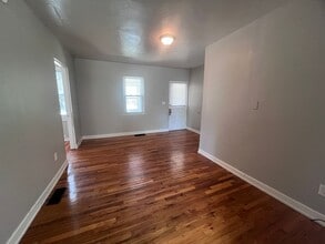 1436 Broadway Ave NW in Grand Rapids, MI - Building Photo - Building Photo