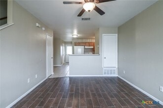 807 Leifester Cir, Unit B in Killeen, TX - Foto de edificio - Building Photo