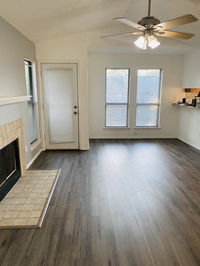 1614 Pecan Chase Cir, Unit 58 in Arlington, TX - Building Photo - Building Photo