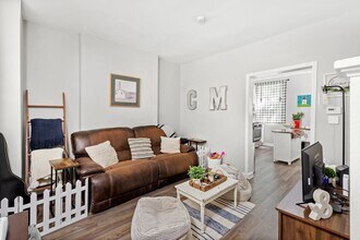 1635 Suburban Ave in Pittsburgh, PA - Building Photo - Building Photo