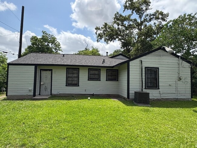6610 Kassarine Pass in Houston, TX - Foto de edificio - Building Photo