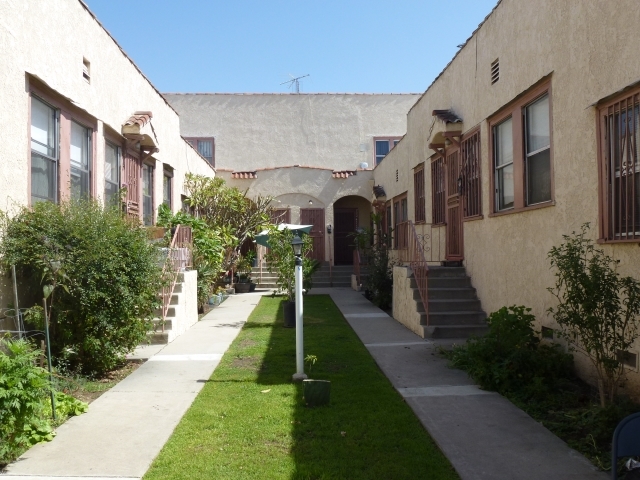 2110 Hancock St in Los Angeles, CA - Foto de edificio