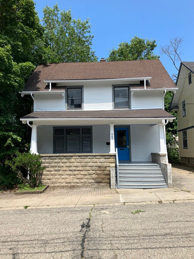 property at 907 Greenwood Ave