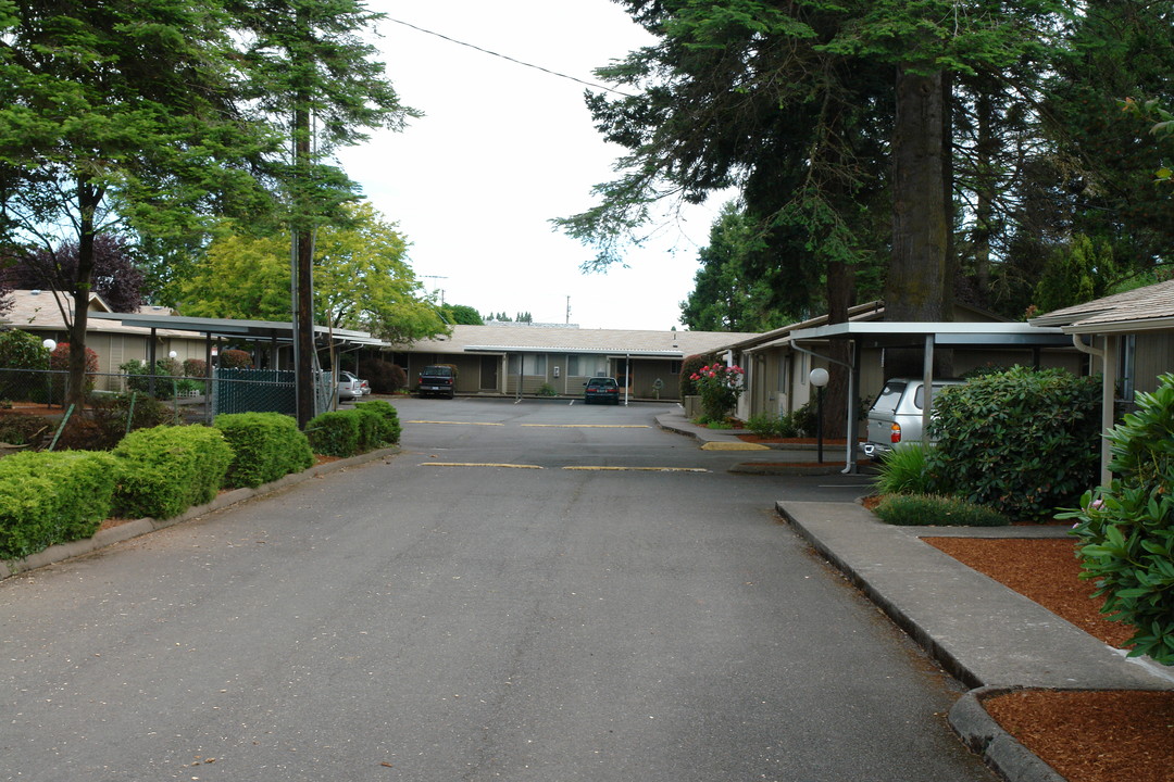 Evergreen Villa Apartments in Salem, OR - Building Photo