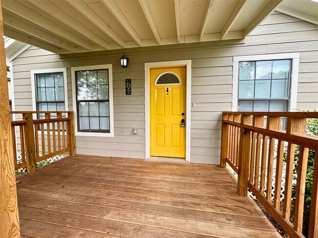 410 McPhail St in Tomball, TX - Building Photo - Building Photo