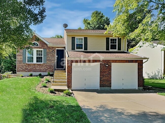 property at 2220 Siesta Dr
