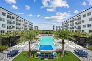 2095 W Atlantic Ave in Delray Beach, FL - Building Photo