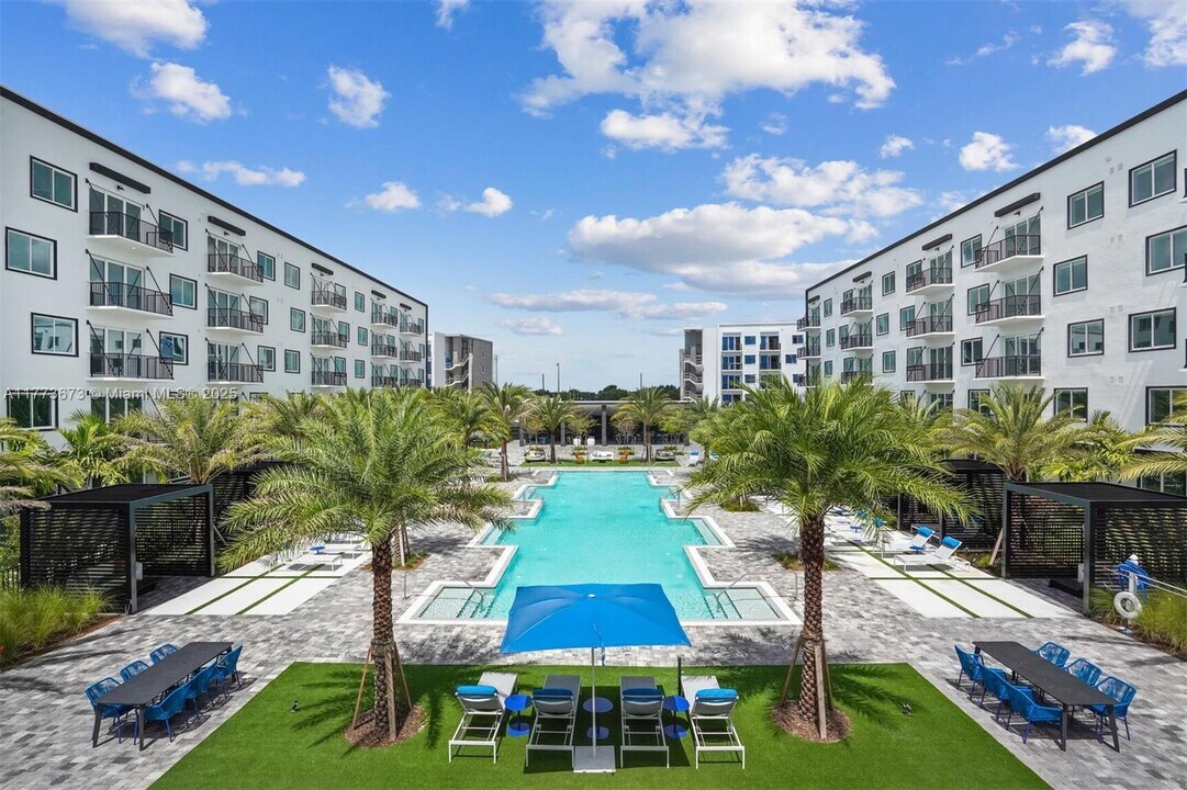 2095 W Atlantic Ave in Delray Beach, FL - Building Photo