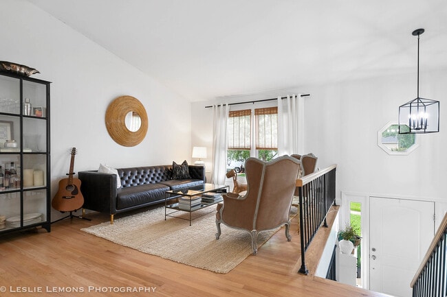 685 Milton Dr in Naperville, IL - Building Photo - Building Photo