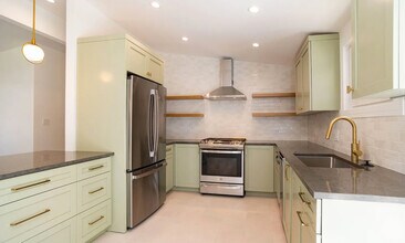 440 Sheryl Ln in Glenview, IL - Building Photo - Building Photo