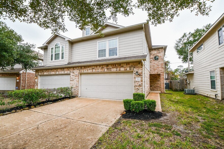 1115 Eden Park Ln in Houston, TX - Building Photo