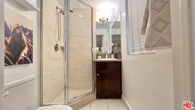 5633 Carlton Way in Los Angeles, CA - Building Photo - Building Photo