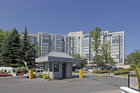 The Dynasty in Richmond Hill, ON - Building Photo - Building Photo