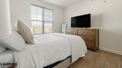 909 Mansion Dr, Unit 720-401 in Frederick, MD - Foto de edificio - Building Photo