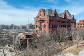 Main Building in Chicago, IL - Building Photo - Building Photo