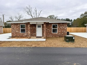 130 East Ave in Atmore, AL - Building Photo - Building Photo