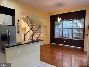 13231 Copper Cove Way in Herndon, VA - Building Photo - Building Photo