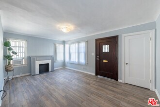 10630 Bloomfield St in Los Angeles, CA - Building Photo - Building Photo
