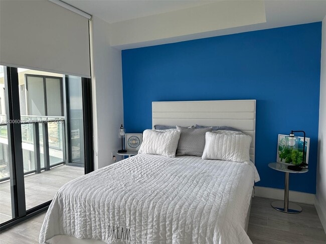 property at 121 NE 34th St