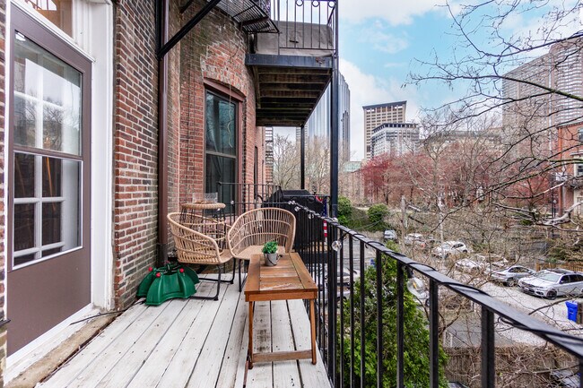 256 W Newton St, Unit 2 in Boston, MA - Building Photo - Building Photo