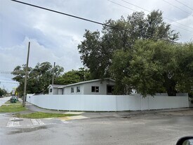 800 NW 67th St in Miami, FL - Building Photo