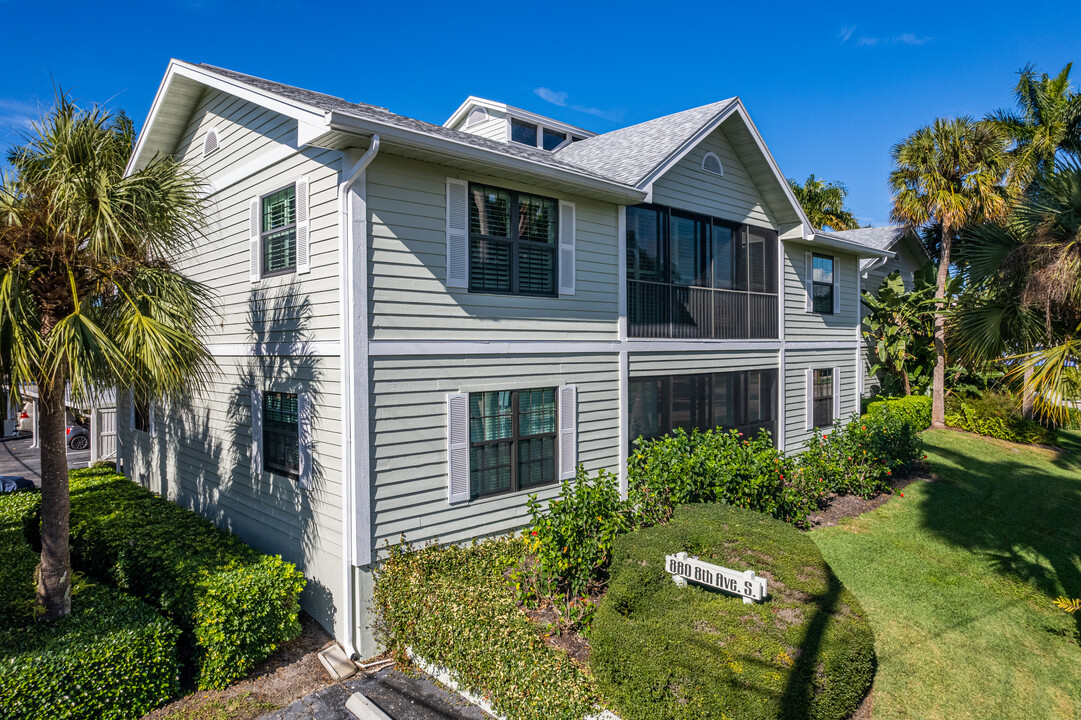 Gloucester Bay in Naples, FL - Building Photo