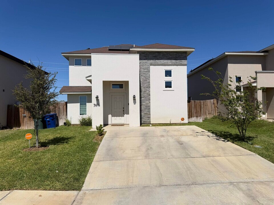 3614 Jorge Sosa Dr in Laredo, TX - Building Photo