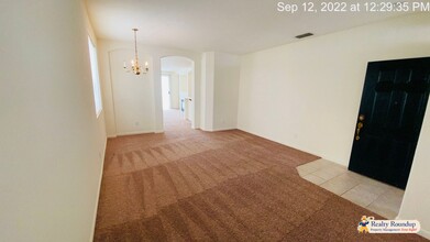 8457 Tambor Way in Elk Grove, CA - Building Photo - Building Photo