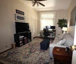 5915 Alder St, Unit 1 in Pittsburgh, PA - Building Photo - Building Photo