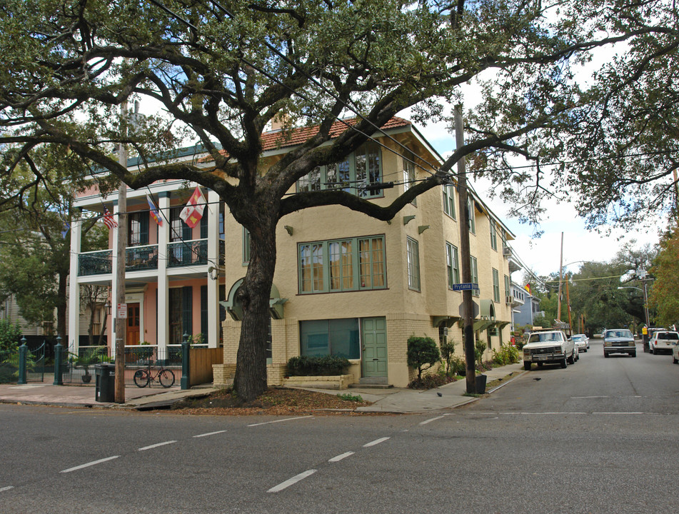 1730 Prytania St in New Orleans, LA - Building Photo