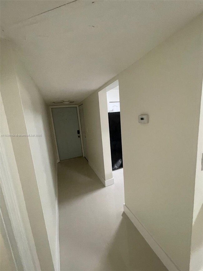 7925 Fairview Dr, Unit 102 in Tamarac, FL - Foto de edificio - Building Photo