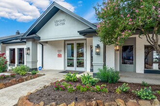 Haven at Briargrove in Houston, TX - Foto de edificio - Building Photo