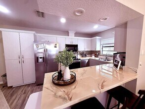 7218 N Highland Ave in Tampa, FL - Building Photo - Building Photo