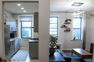 663 Locust St in Mount Vernon, NY - Building Photo - Building Photo