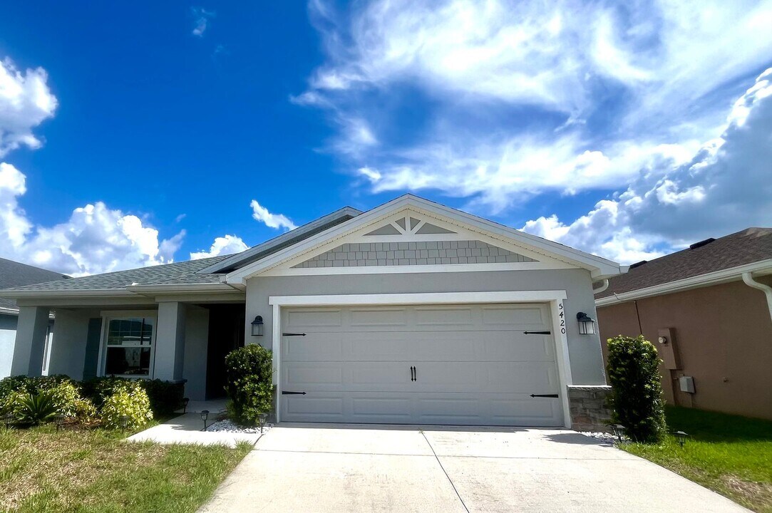 5420 Tessin trl in Magnolia Square, FL - Foto de edificio