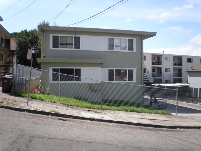 3227 Prentiss St in Oakland, CA - Building Photo