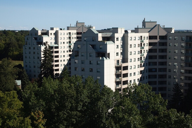 Pineridge Place in London, ON - Building Photo - Building Photo