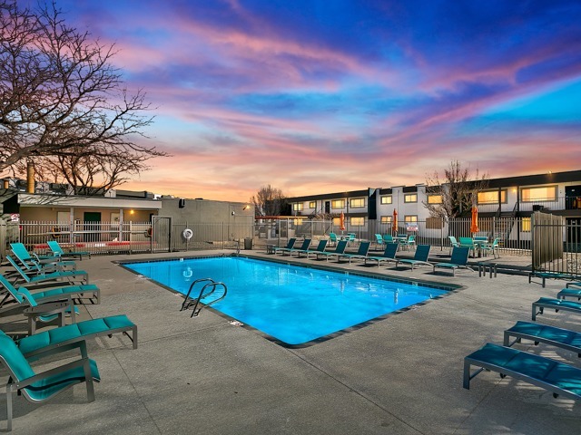 Tesota Four Hills in Albuquerque, NM - Foto de edificio